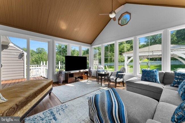 Building Photo - 7020 Venus Ct