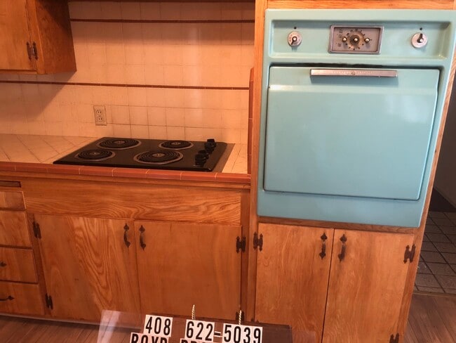 Building Photo - 327 Willow St