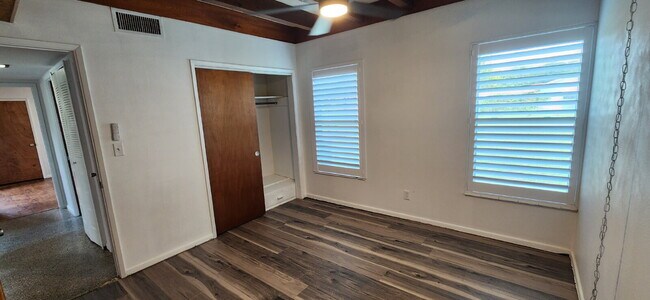 Building Photo - Charming 2-Bedroom Retreat on Christmas Hill in Titusville