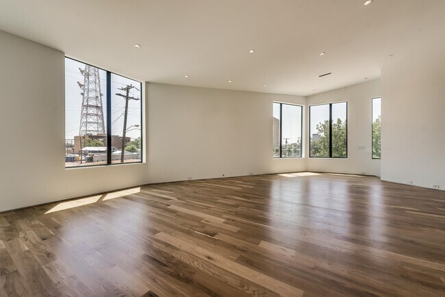 Building Photo - 1504 Burlew St