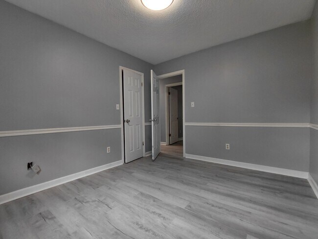 Building Photo - 208 Woodcarver Trail