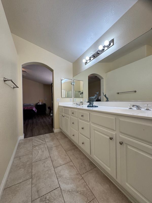 Building Photo - 38068 Floral Cir