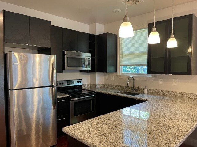 Kitchen appliances - 2016 Jena St