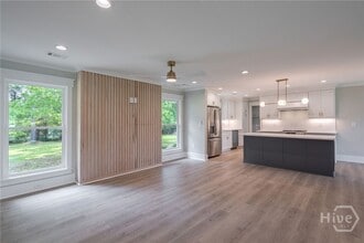 Building Photo - 1090 Kenway Dr