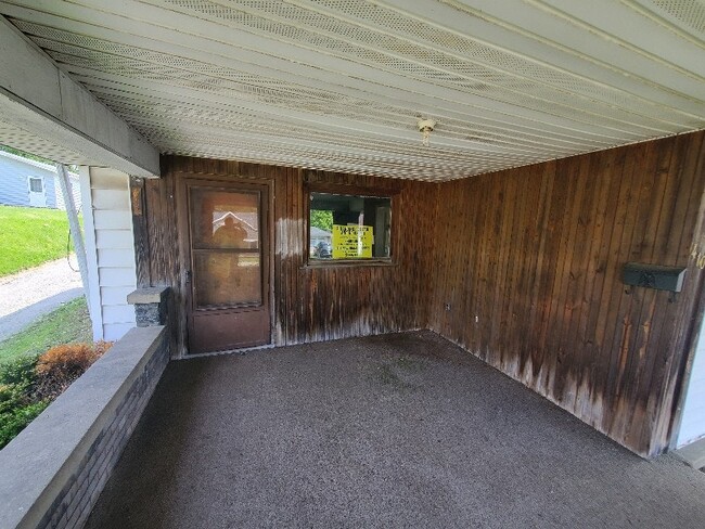Building Photo - 410 N Branson St