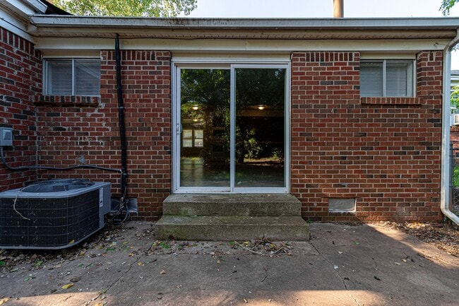 Building Photo - 3 Bed 2 Bath in OKC!
