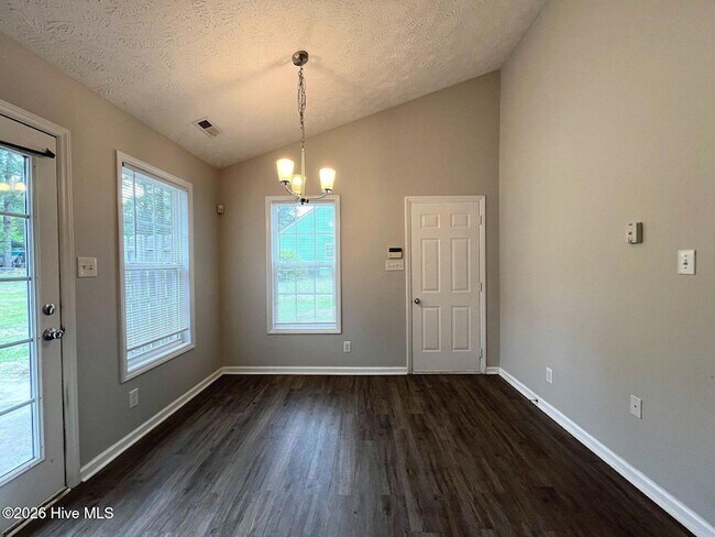 Building Photo - 477 Northwoods Dr
