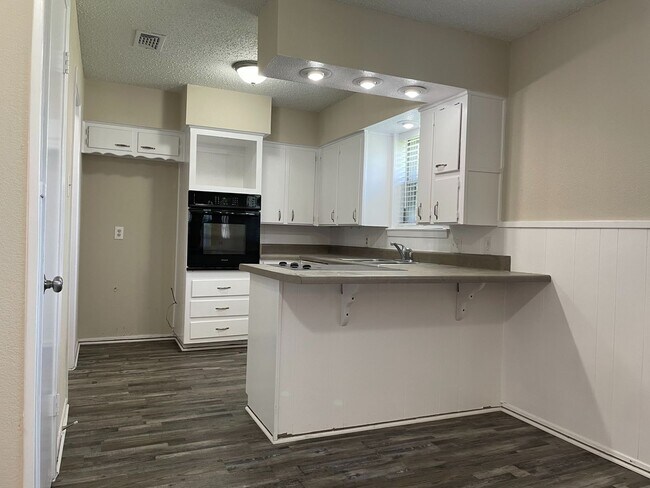 Building Photo - 4/2/2 North Richland HIlls