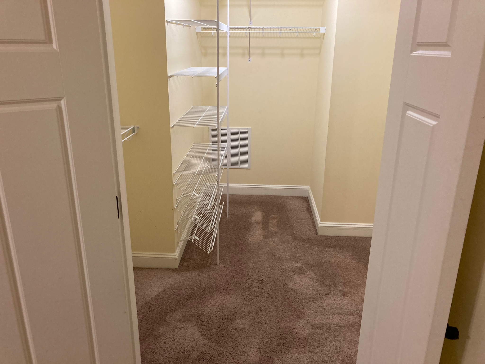 Building Photo - 2539 Greenport Dr