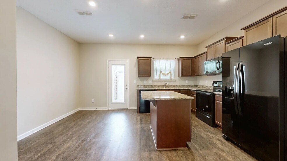 Building Photo - 4110 Saddlecreek Way