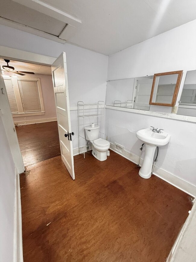 Building Photo - 506-506 Kingston Ave NE