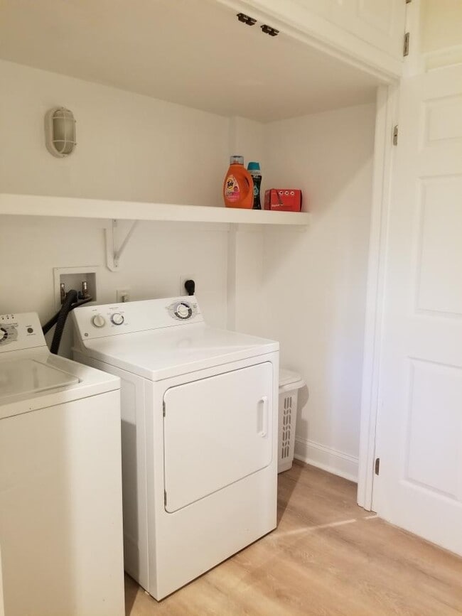 Large laundry closet - 1632 5th St NW