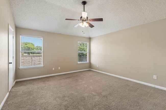 Building Photo - 246 Pine Crest Dr
