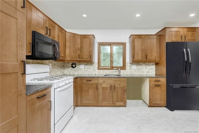 Building Photo - 4 Hamilton Ln