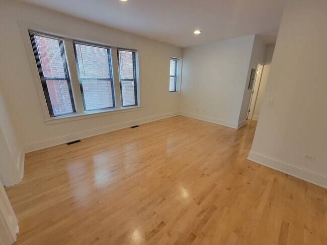 Building Photo - 3257 W Pierce Ave