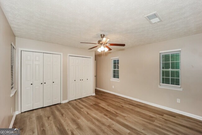 Building Photo - 540 Hillsdale Dr