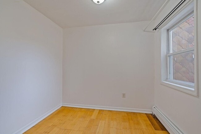 Building Photo - 337 Summit Ave