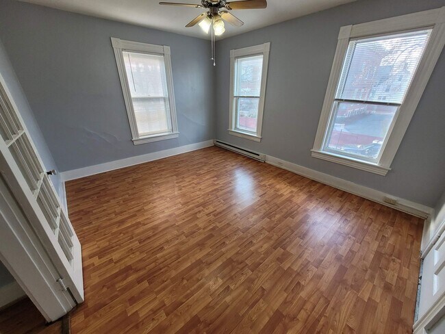 Building Photo - 435 Dubuque St