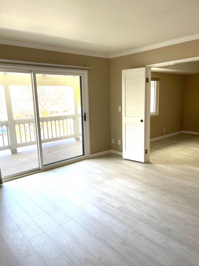 Building Photo - Spacious 2 Bedroom 2 Bathroom Unit in The ...