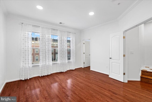 Building Photo - 702 Sentry Square