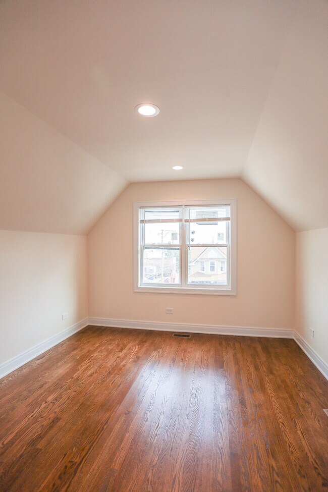 Building Photo - 2342 N Lawndale Ave