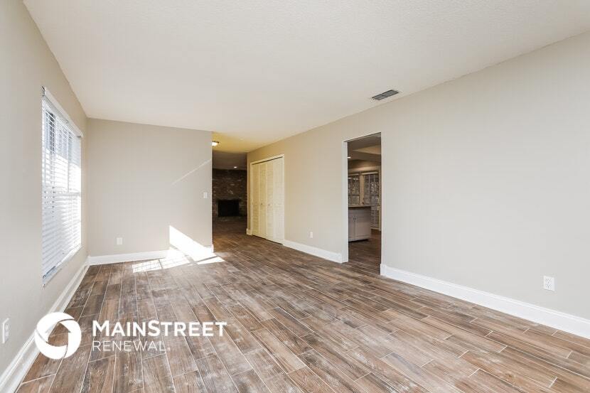 Building Photo - 1580 Banks St