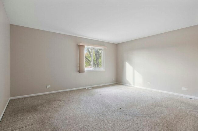 Building Photo - 135 Hampton Ave