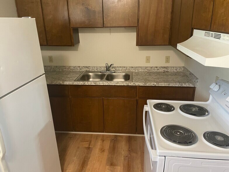 Building Photo - 2495 S Mountain View Dr