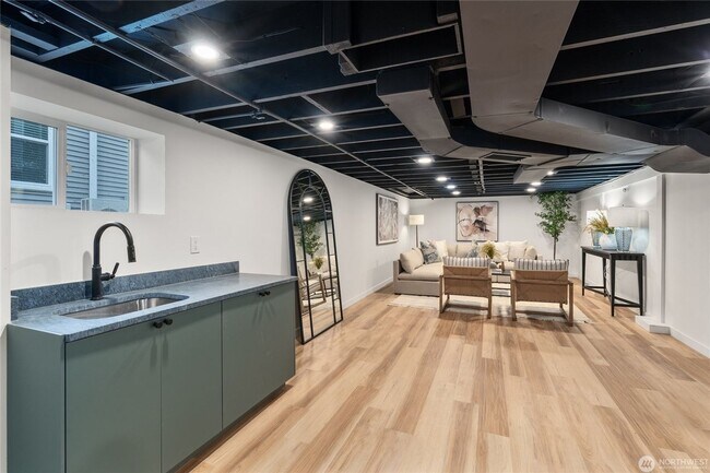 Building Photo - 4Bd/2Ba Seattle House