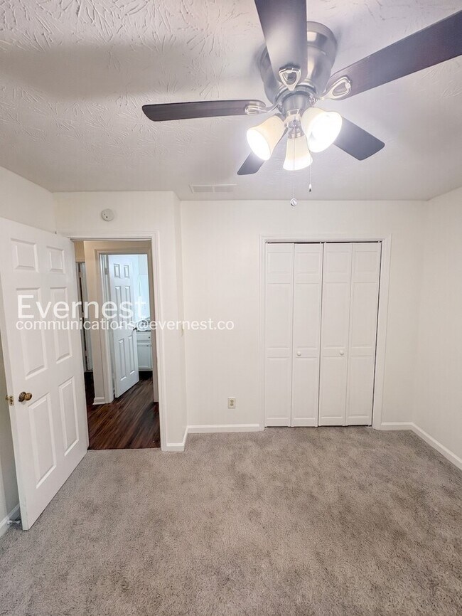 Building Photo - Spacious  Home with Deck, Patio, and Garage! / 3 Bed, 2 Bath / Available now!