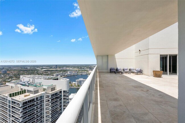Building Photo - 1830 S Ocean Dr