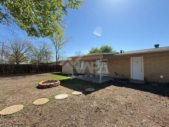 Building Photo - 317 E Lindbergh Blvd