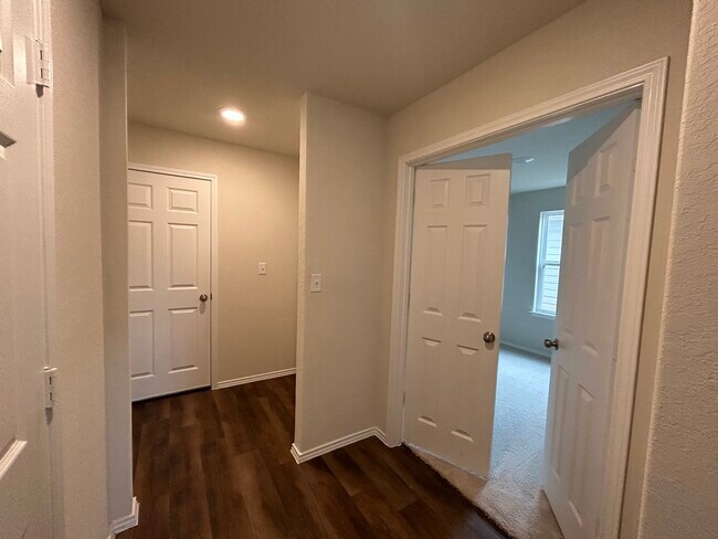Building Photo - Redtail