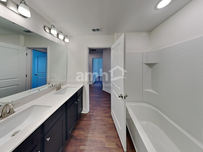 Building Photo - 6202 Little Blf Cir