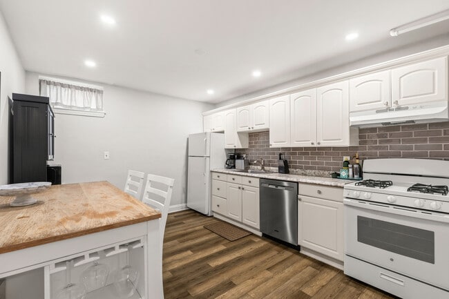 Building Photo - 181 Purchase St