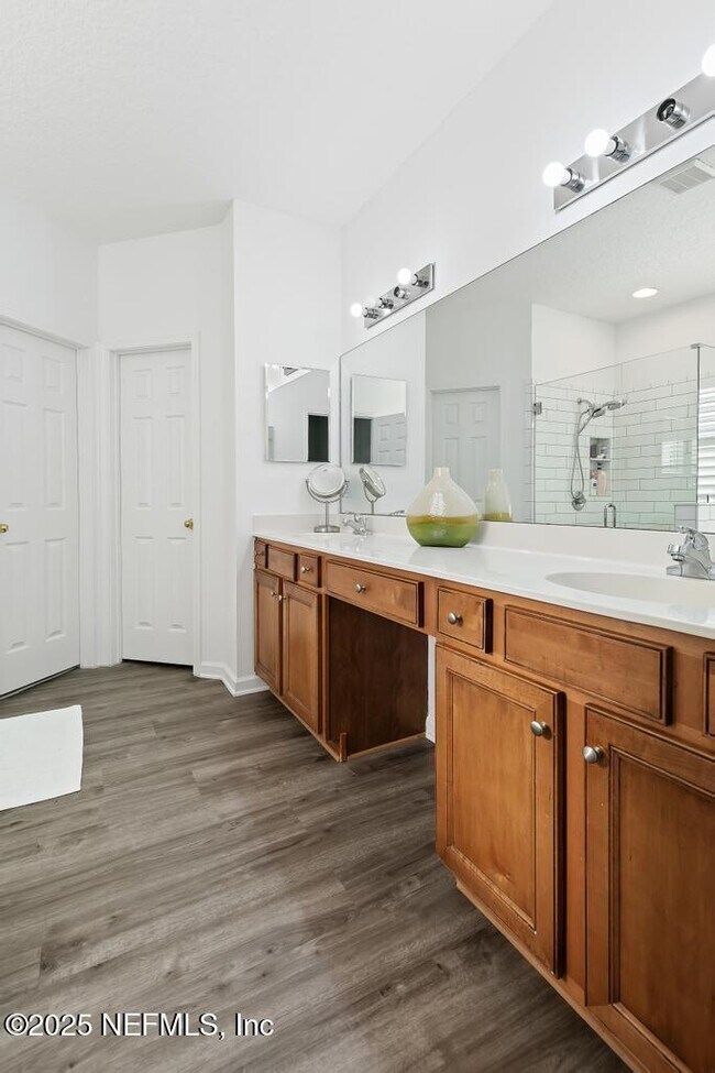 Building Photo - 3139 Ashgrove Rd