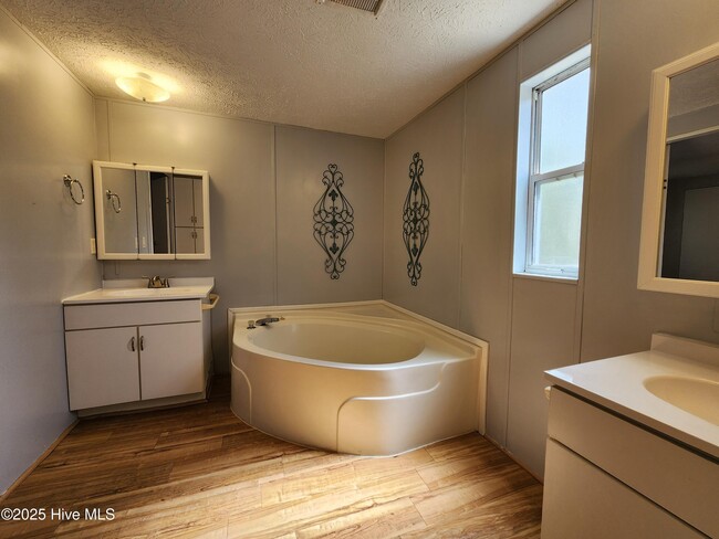 Building Photo - 508 Ocean Spray Dr