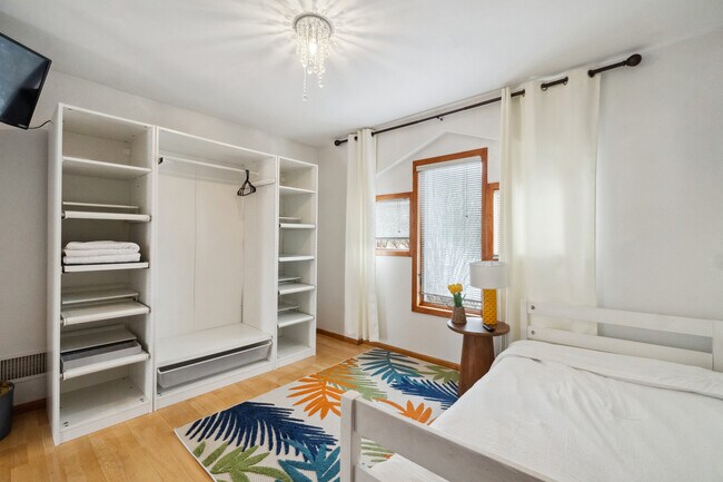 Building Photo - 40 Ella St