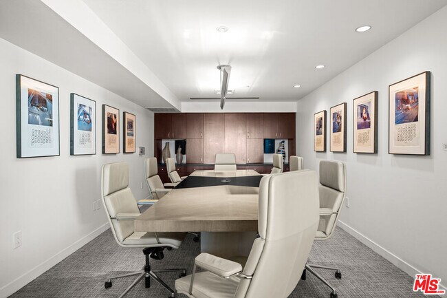 Building Photo - 13700 Marina Pointe Dr