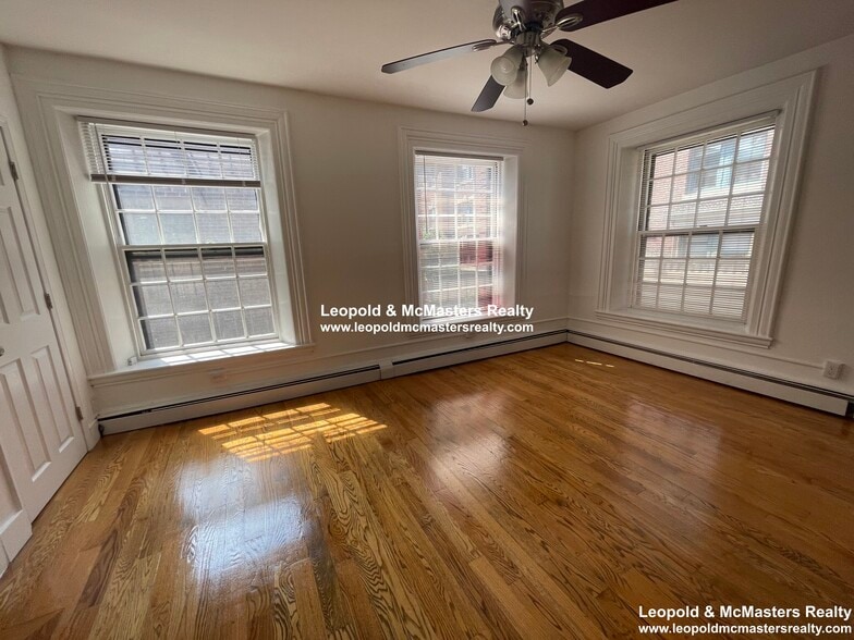 Building Photo - 22 Joy St