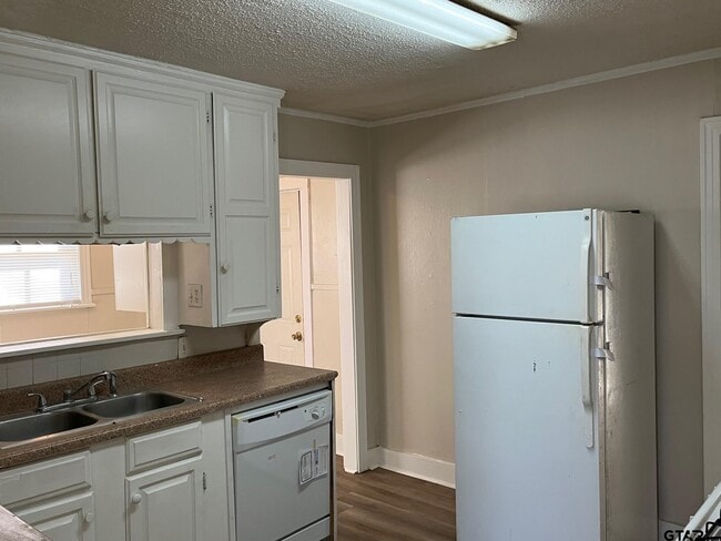 Building Photo - 2616 Oak Ln