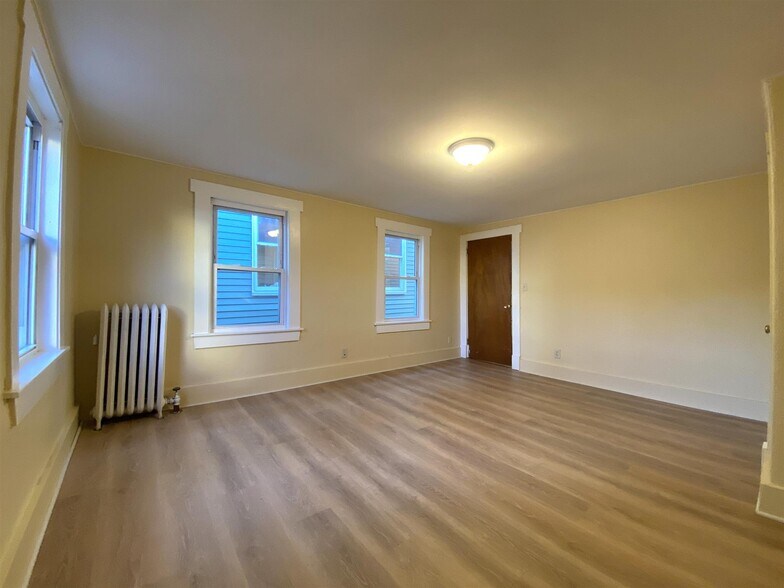 Building Photo - 153 Hamilton St