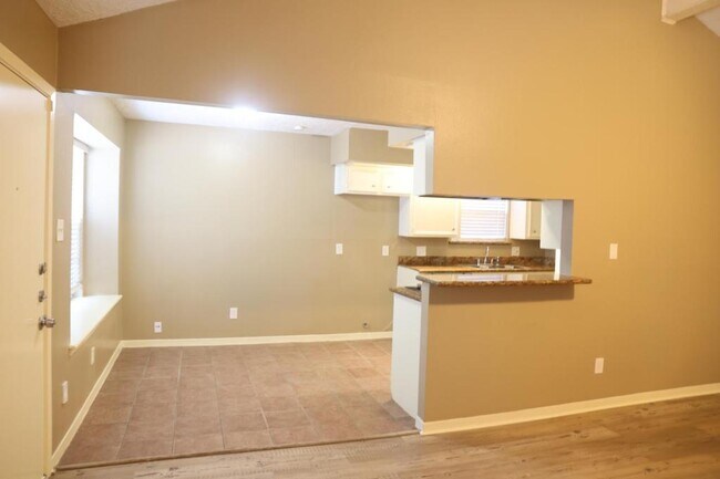 Building Photo - 23527 Canyon Lake Dr