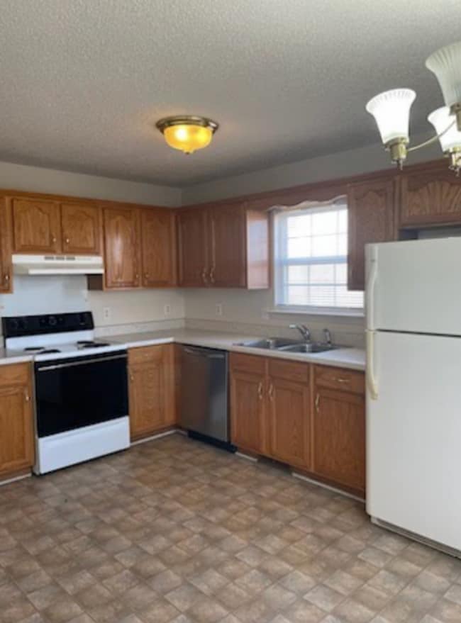 Building Photo - 1049 Mile High Dr