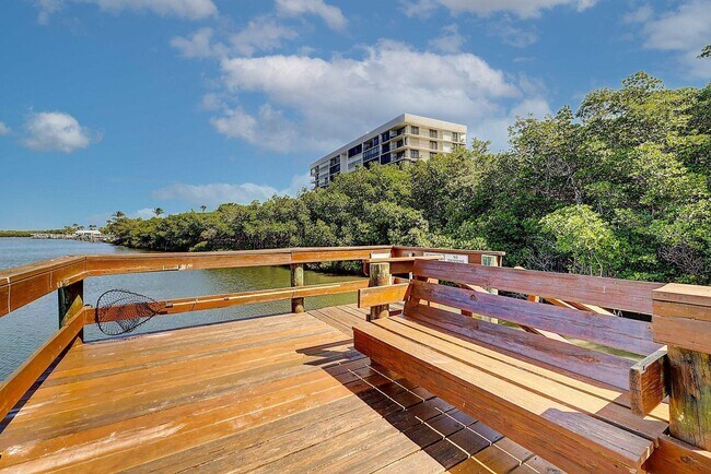 Building Photo - 5047 N Hwy A1A