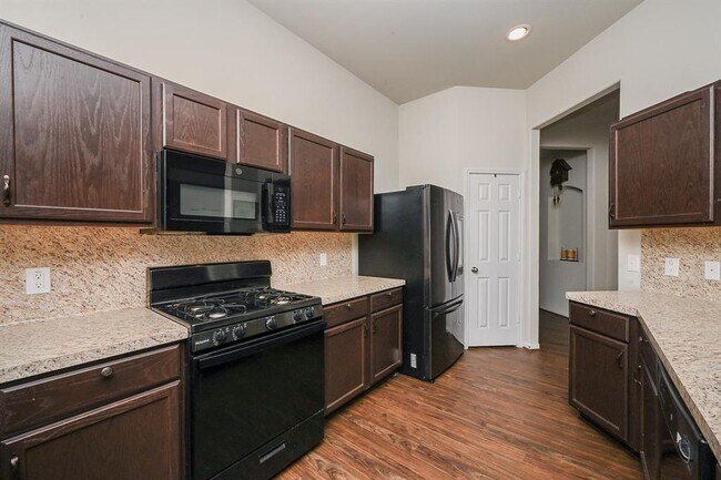 Building Photo - 15111 Longleaf Frst Dr