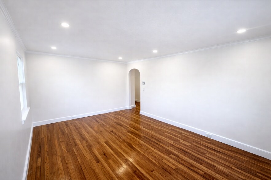 Building Photo - 186 Summit Ave