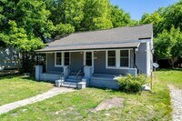 Building Photo - Recently Renovated Three bedroom Home!