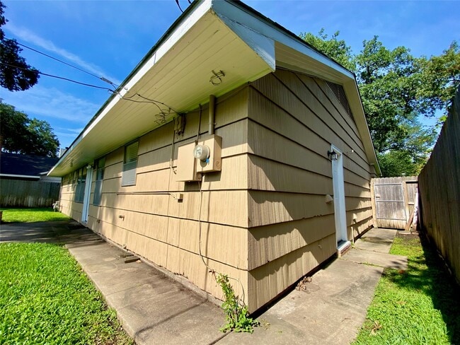 Building Photo - 1810 Mill Creek Dr