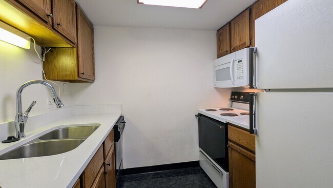 Building Photo - 1 Renaissance Pl